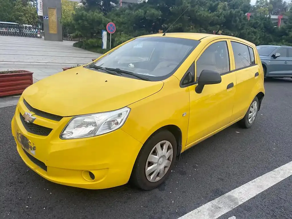 Chevrolet Sail Sail 2013 Hatchback 1.2L AMT Ideal Edition — photo 1