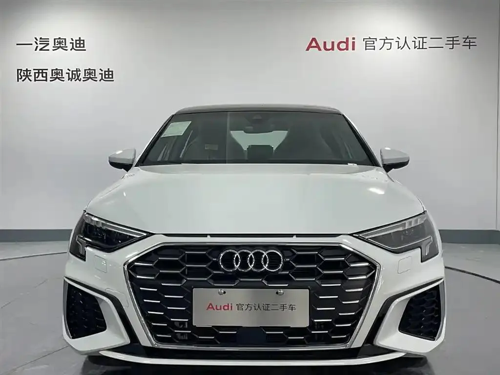 Audi A3 A3 2024 A3L Limousine 35 TFSI Luxury Sports — Voir la photo 2