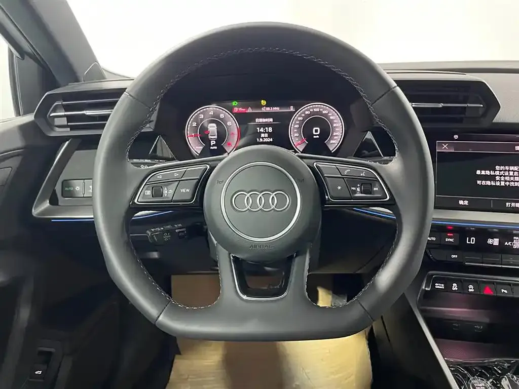Audi A3 A3 2024 A3L Limousine 35 TFSI Luxury Sports — Voir la photo 3