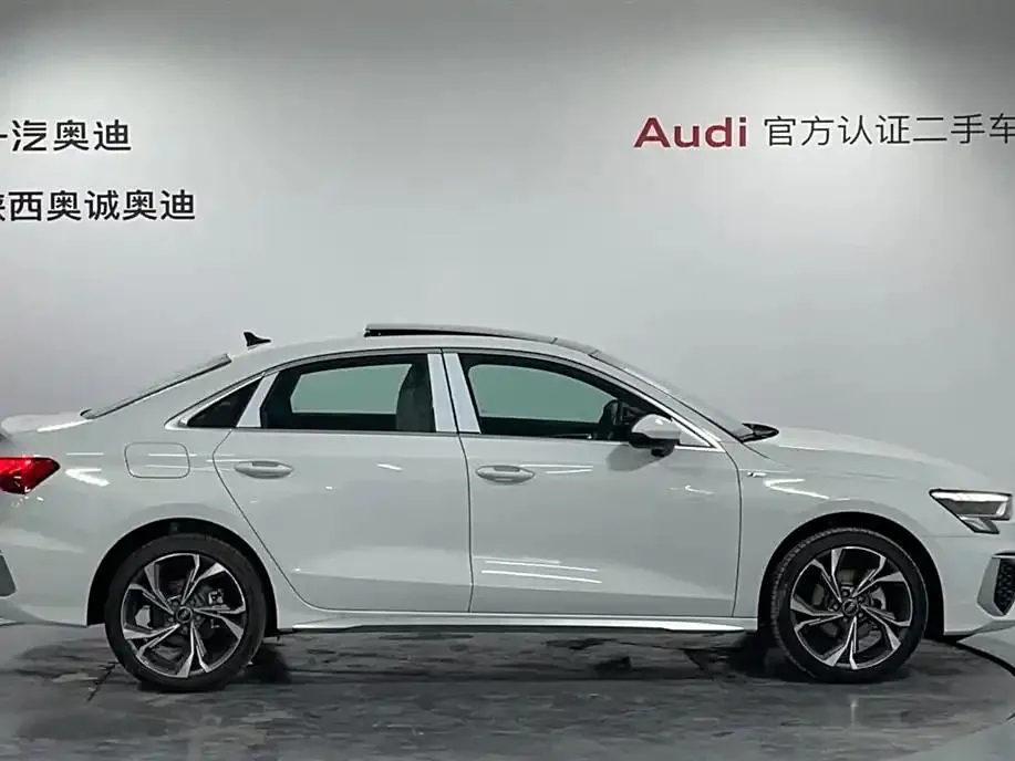 Audi A3 A3 2024 A3L Limousine 35 TFSI Luxury Sports — Voir la photo 4