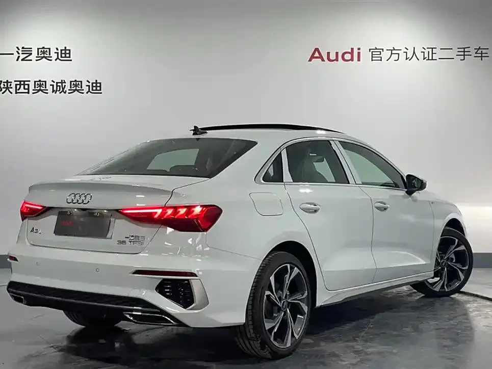 Audi A3 A3 2024 A3L Limousine 35 TFSI Luxury Sports — Voir la photo 5