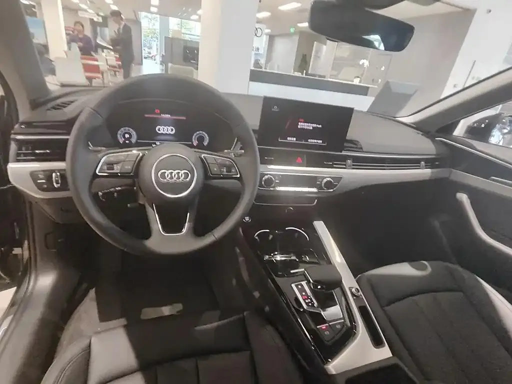 Audi A4 (imported) A4 (imported) 2023 Avant 40 TFSI Stylish and Dynamic — Voir la photo 5