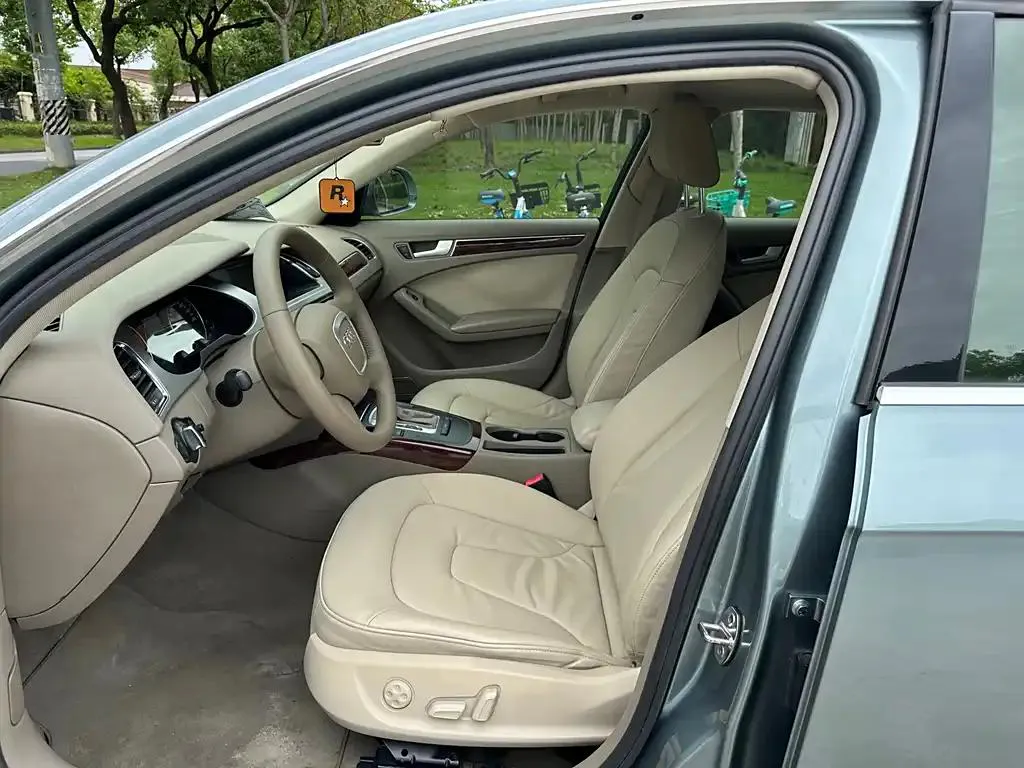 Audi A4L A4L 2010 2 TFSI Standard — View photo 5
