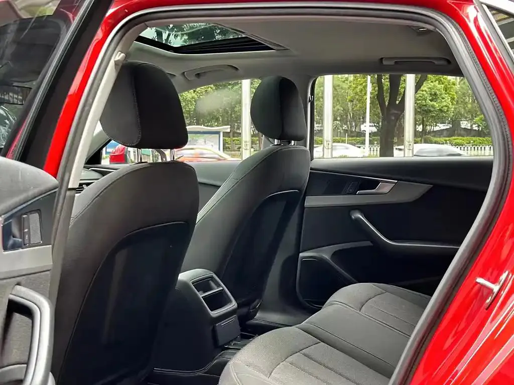 Audi A4L A4L 2018 30th Anniversary Model 30 TFSI Progressive Edition — View photo 6
