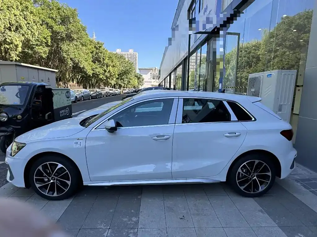 Audi A3 A3 2024 Sportback 35 TFSI: A progressive sports model — Voir la photo 3