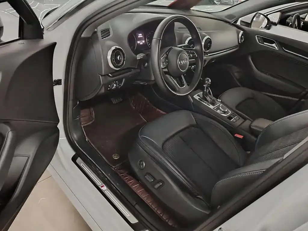 Audi A3 A3 2019 Sportback 35 TFSI Fashion Edition National V — View photo 2