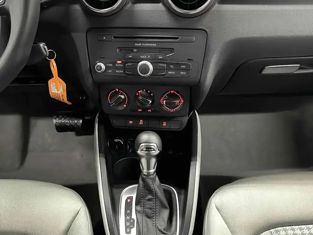 Audi A1 A1 2014 30 TFSI Technology Edition — Voir la photo 3