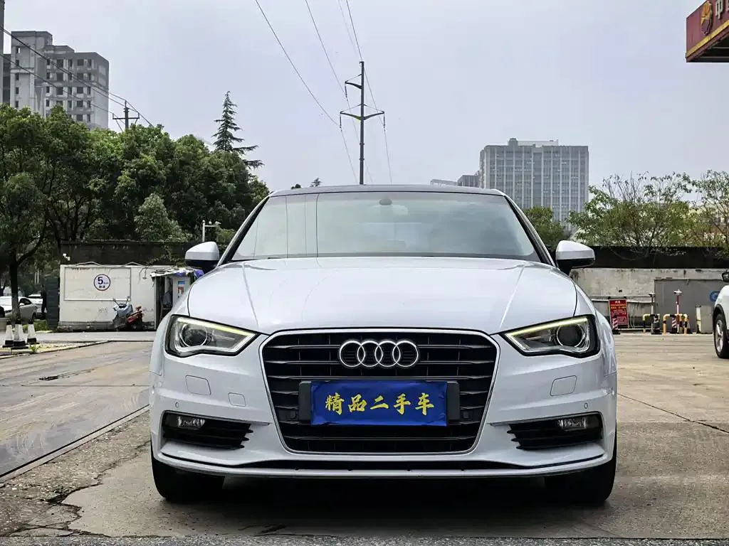 Audi A3 A3 2014 Limousine 35 TFSI Automatic Luxury — Voir la photo 2