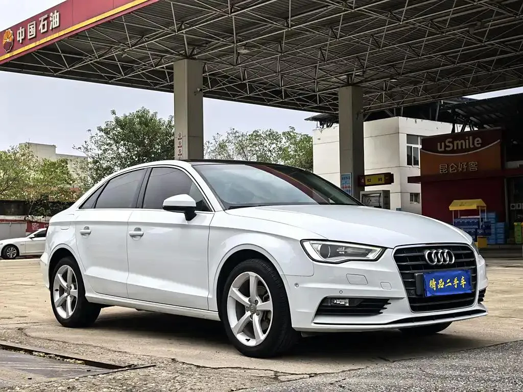 Audi A3 A3 2014 Limousine 35 TFSI Automatic Luxury — Voir la photo 4