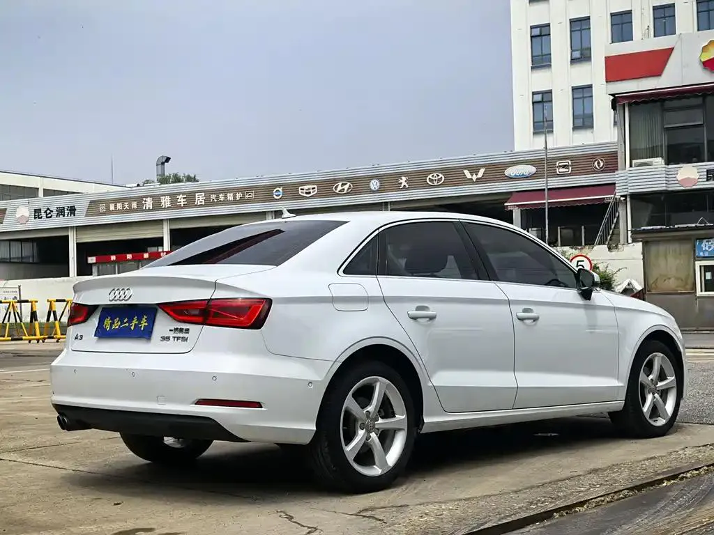 Audi A3 A3 2014 Limousine 35 TFSI Automatic Luxury — Voir la photo 6