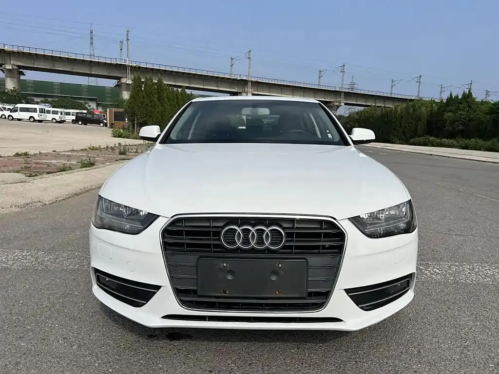 Audi A4L A4L 2013 30 TFSI Automatic Comfort — Voir la photo 2