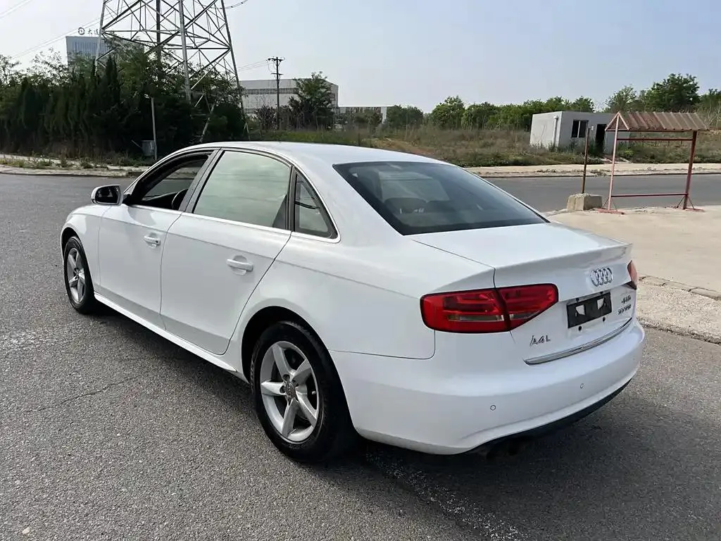 Audi A4L A4L 2013 30 TFSI Automatic Comfort — Voir la photo 4