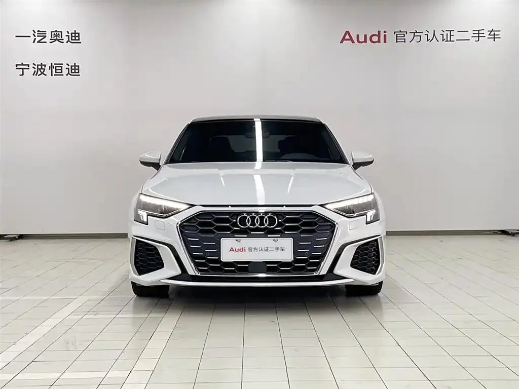 Audi A3 A3 2021 A3L Limousine 35 TFSI Luxury Sports Edition — Voir la photo 2
