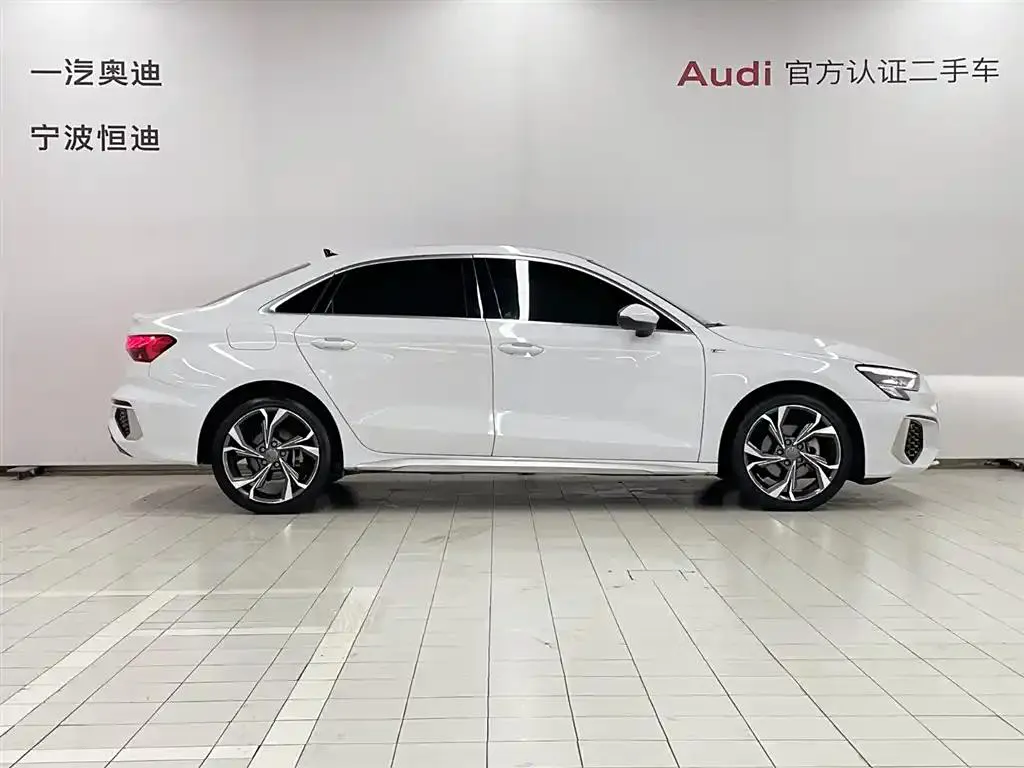 Audi A3 A3 2021 A3L Limousine 35 TFSI Luxury Sports Edition — Voir la photo 4