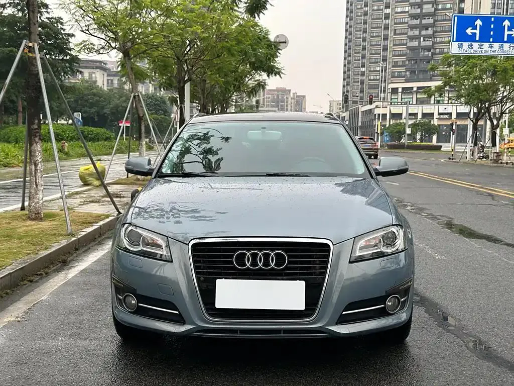 Audi Audi A3 (imported) — أزرق