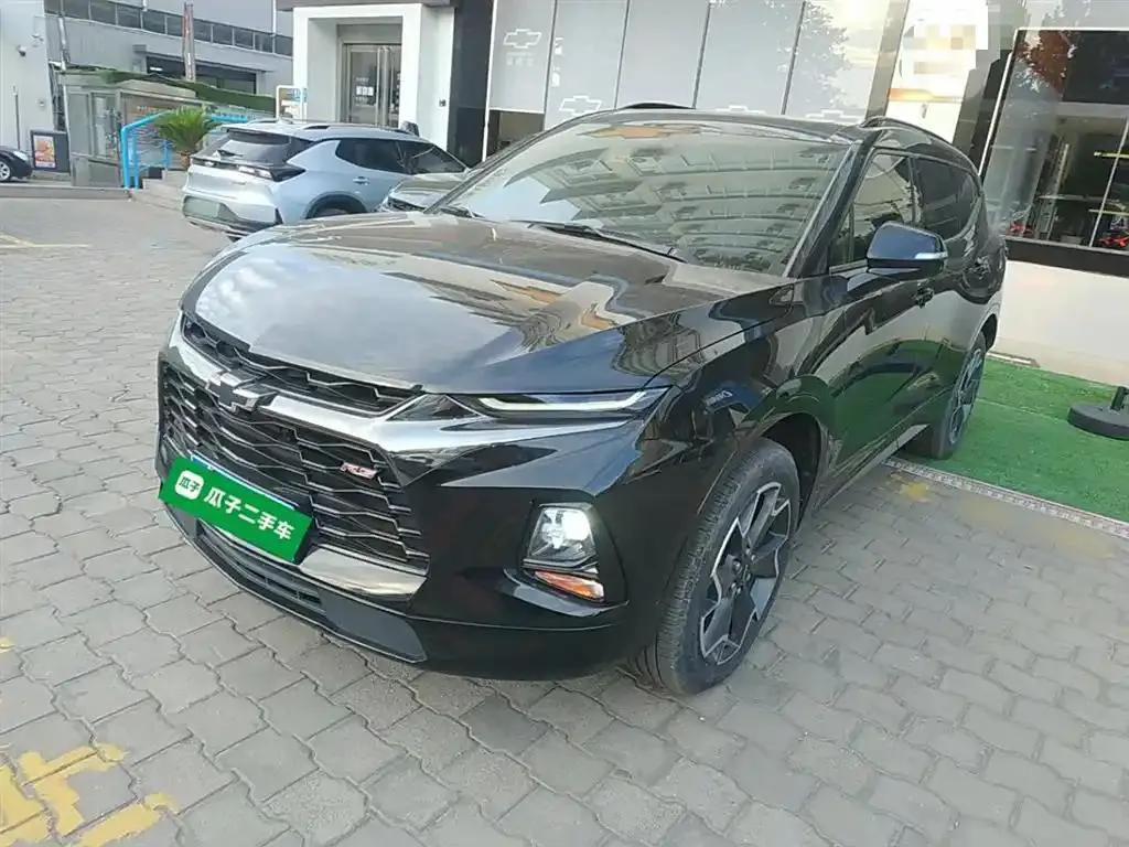 Chevrolet Chevrolet Blazer — أسود