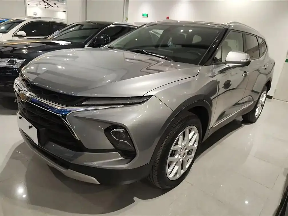 Chevrolet Chevrolet Blazer — فضي رمادي