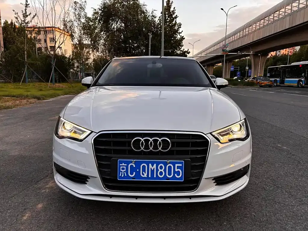 Audi A3 A3 2015 Limousine 40 TFSI Automatic Luxury — Ver foto 2