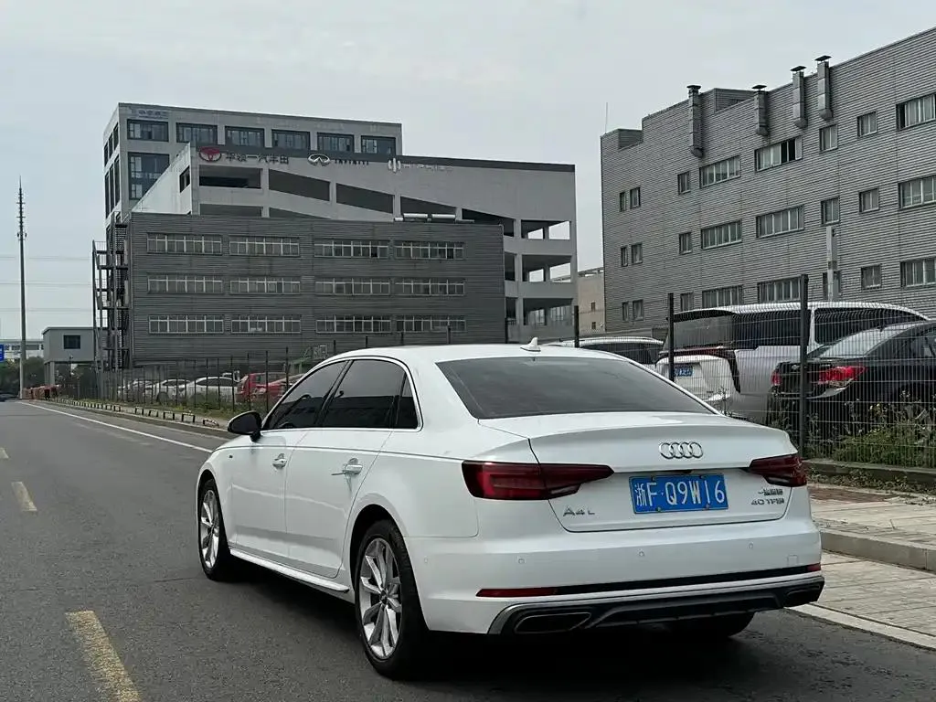 Audi A4L A4L 2019 40 TFSI Fashionable National V — Voir la photo 6