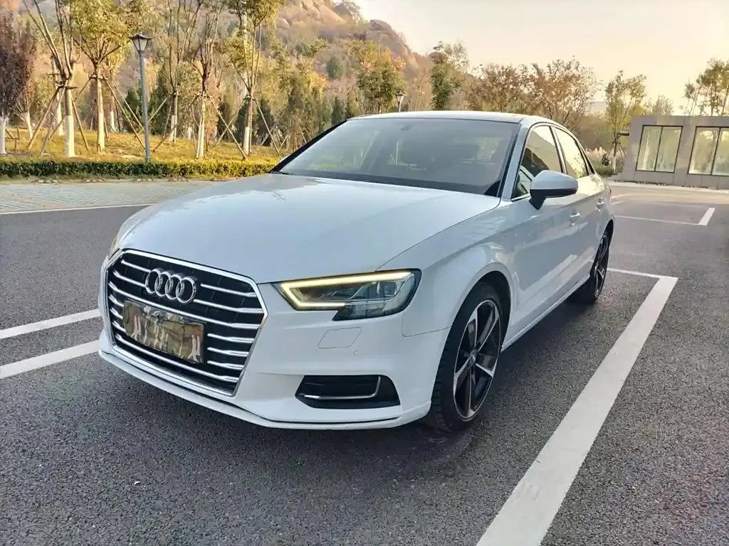Audi A3 A3 2018 30th Anniversary Limousine 40 TFSI Fashion Edition — photo 1