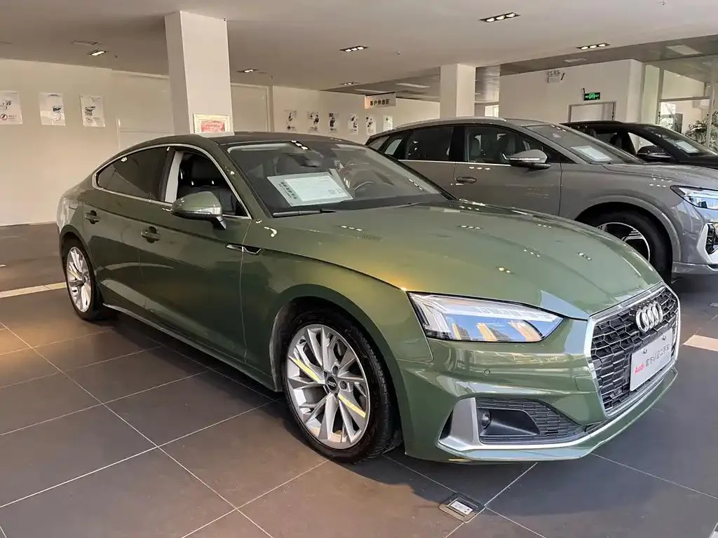 Audi A5 (imported) A5 (imported) 2021 Sportback 40 TFSI Stylish and dynamic version — Voir la photo 3