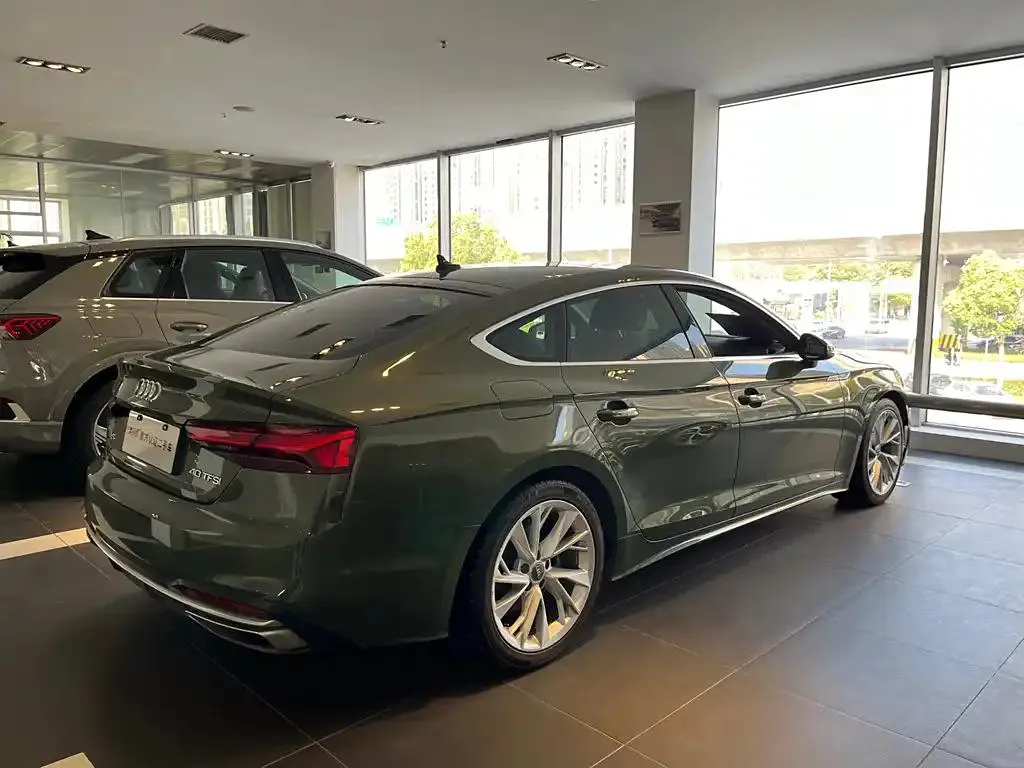 Audi A5 (imported) A5 (imported) 2021 Sportback 40 TFSI Stylish and dynamic version — Voir la photo 4