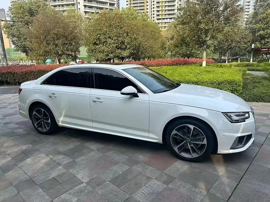 Audi A4L A4L 2019 40 TFSI Sports National VI — عرض الصورة 2
