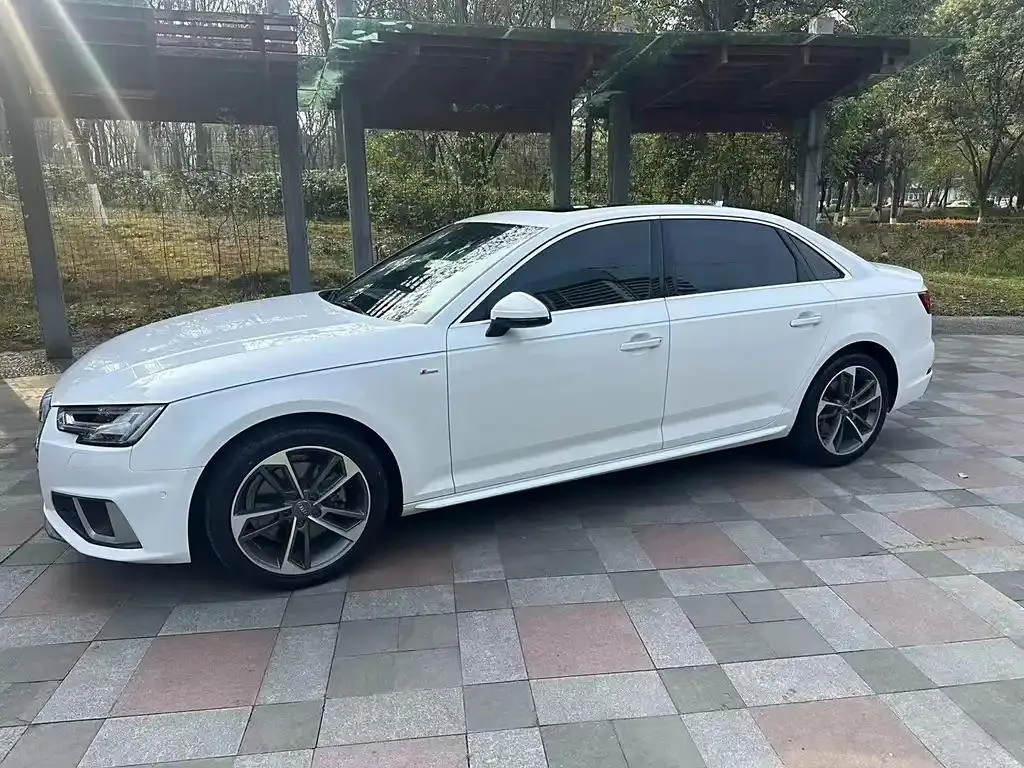 Audi A4L A4L 2019 40 TFSI Sports National VI — عرض الصورة 3