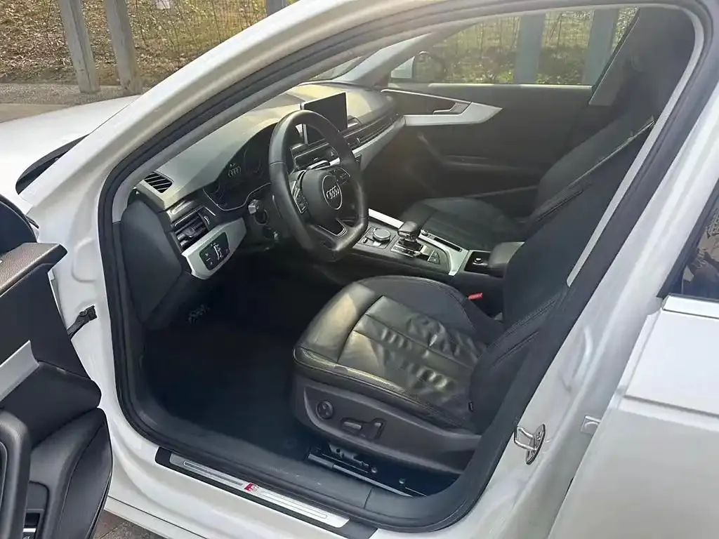Audi A4L A4L 2019 40 TFSI Sports National VI — عرض الصورة 4