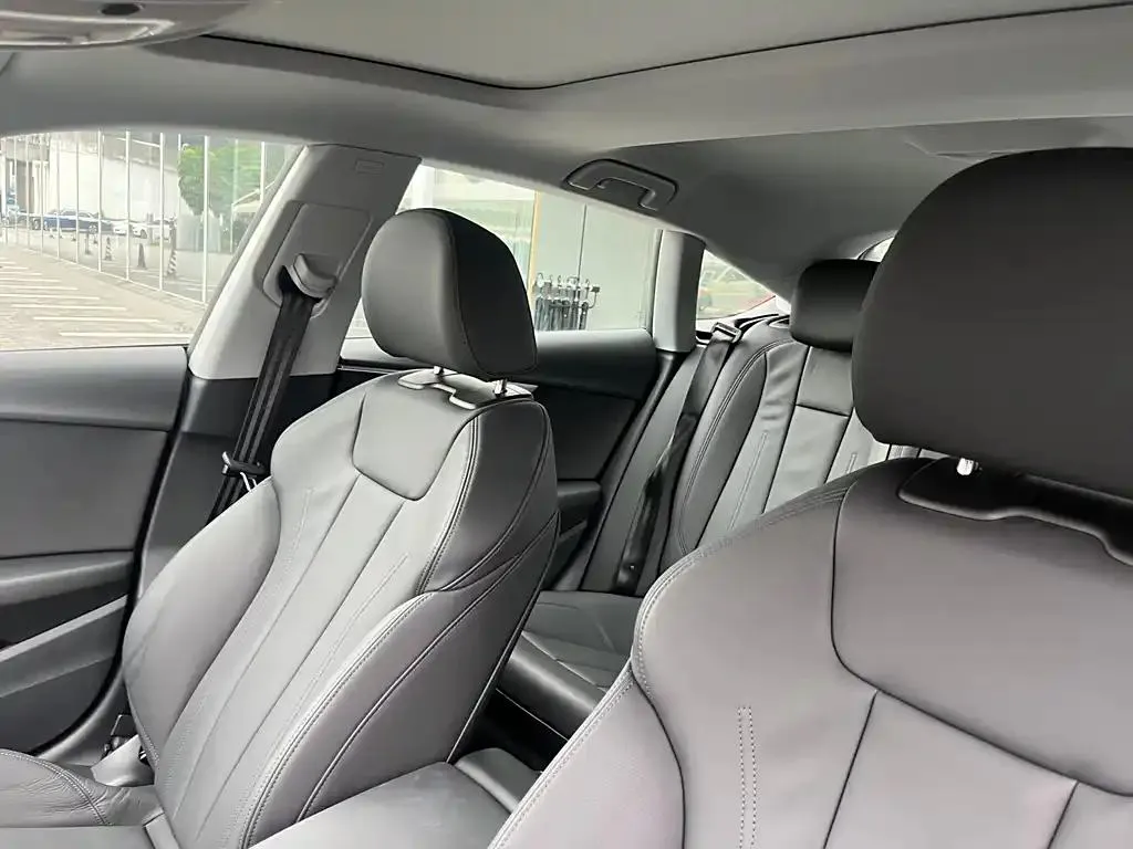 Audi A5 (imported) A5 (imported) 2023 Sportback 40 TFSI Stylish and dynamic version — Voir la photo 3