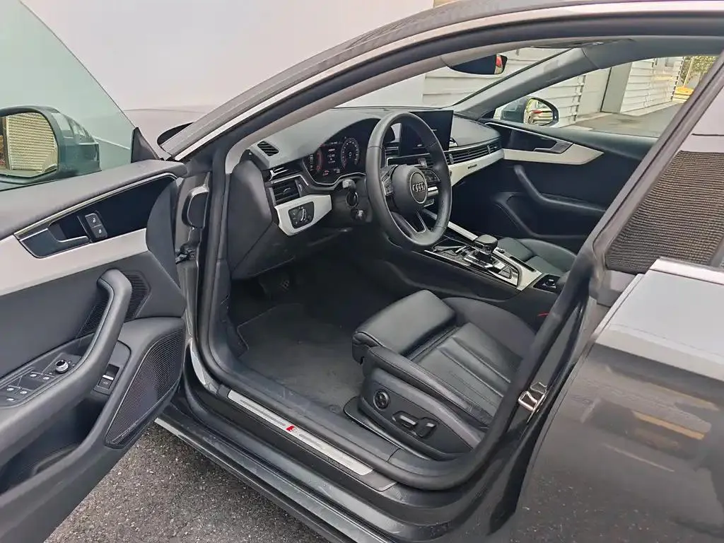 Audi A5 (imported) A5 (imported) 2023 Sportback 40 TFSI quattro Luxury Dynamic Edition — Voir la photo 6