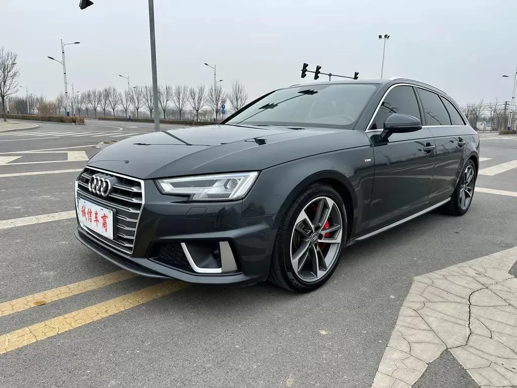 Audi Audi A4 (imported) — Серебристо-серый