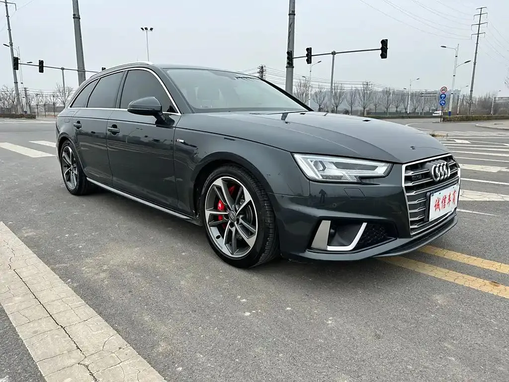 Audi A4 (imported) A4 (imported) 2020 Avant Avant 40 TFSI Luxury Dynamic Edition — View photo 4