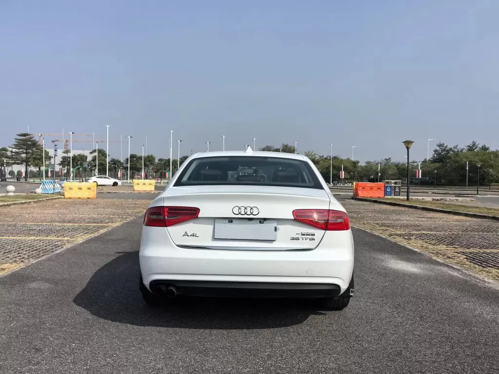 Audi A4L A4L 2016 35 TFSI Automatic Standard Model — عرض الصورة 3