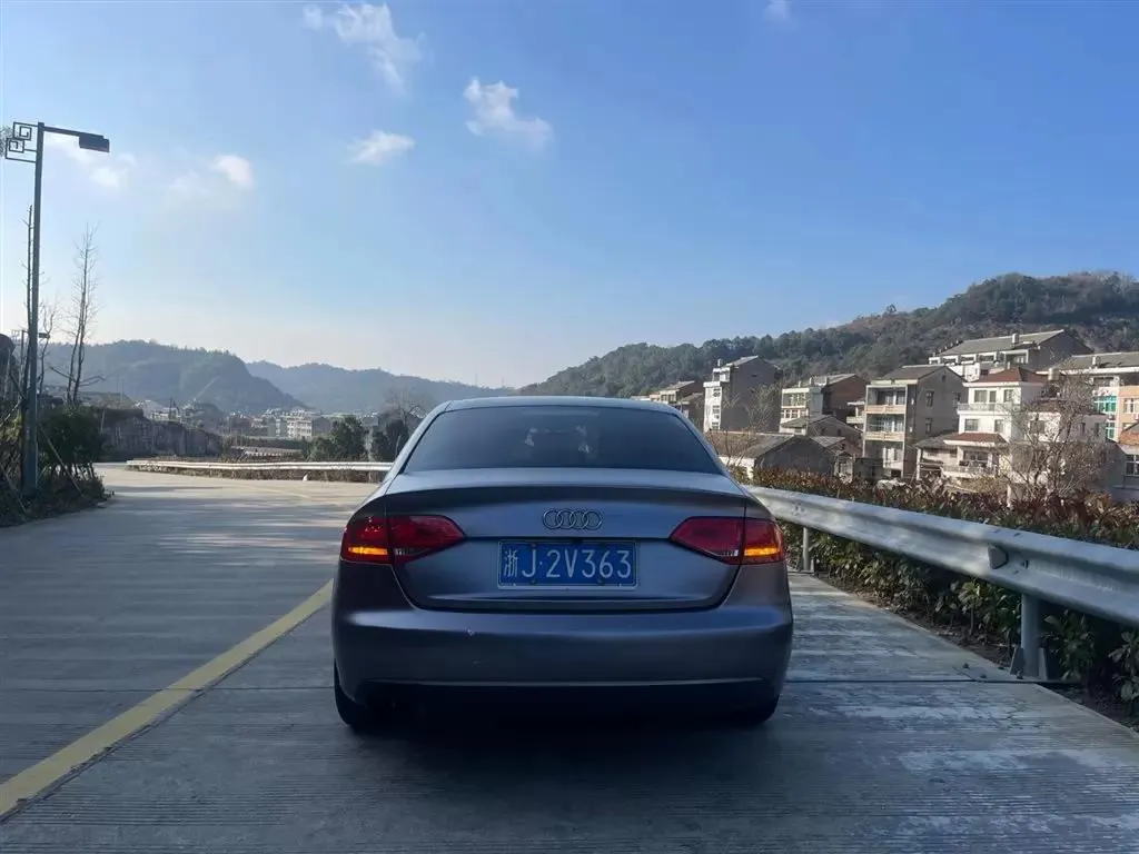 Audi A4L A4L 2010 2 TFSI Luxury — View photo 4