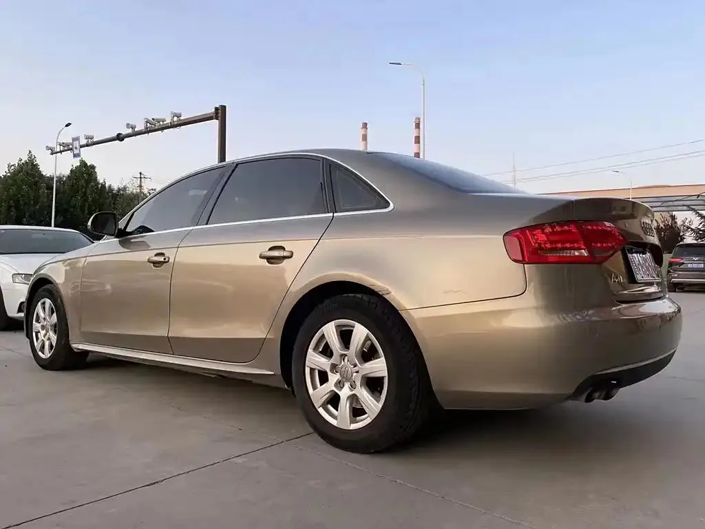 Audi A4L A4L 2012 2 TFSI Automatic Standard Model — Voir la photo 2