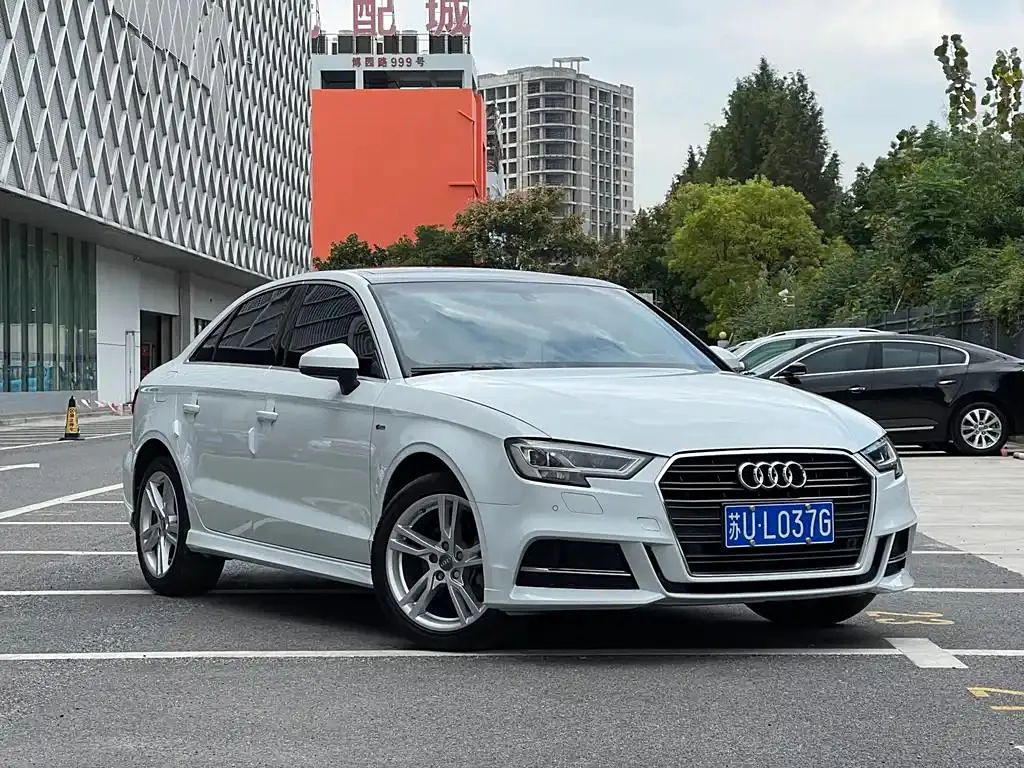 Audi A3 A3 2019 Limousine 35 TFSI Fashionable National V — Voir la photo 4