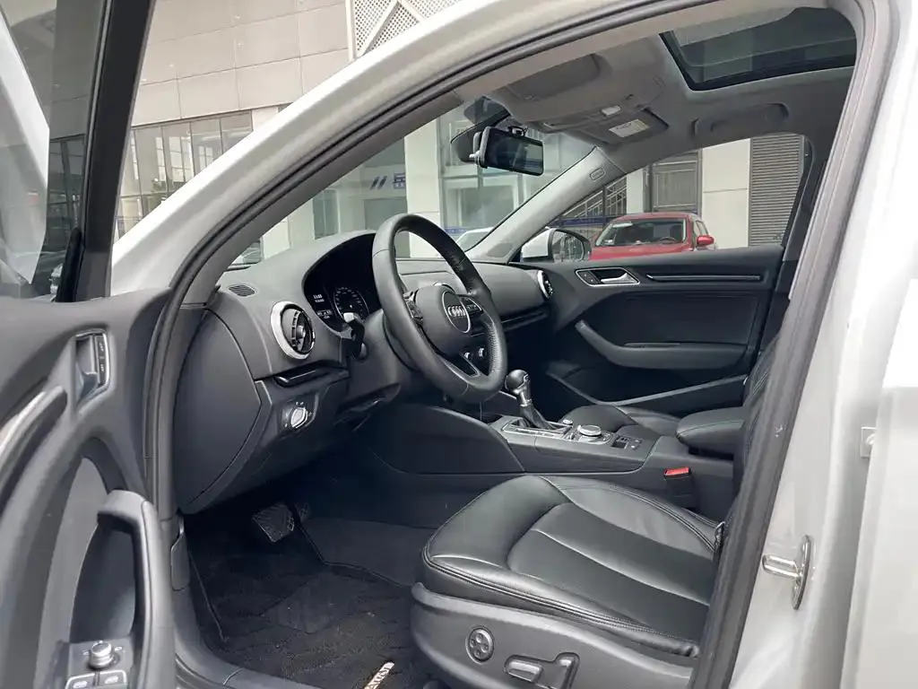 Audi A3 A3 2019 Limousine 35 TFSI Fashionable National V — Voir la photo 5