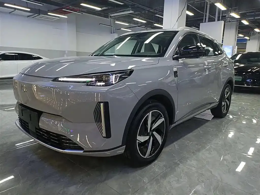 Changan Changan Nevo Q05 — Gris argenté
