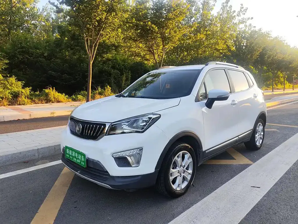 Changan Changan CS15 EV — أبيض