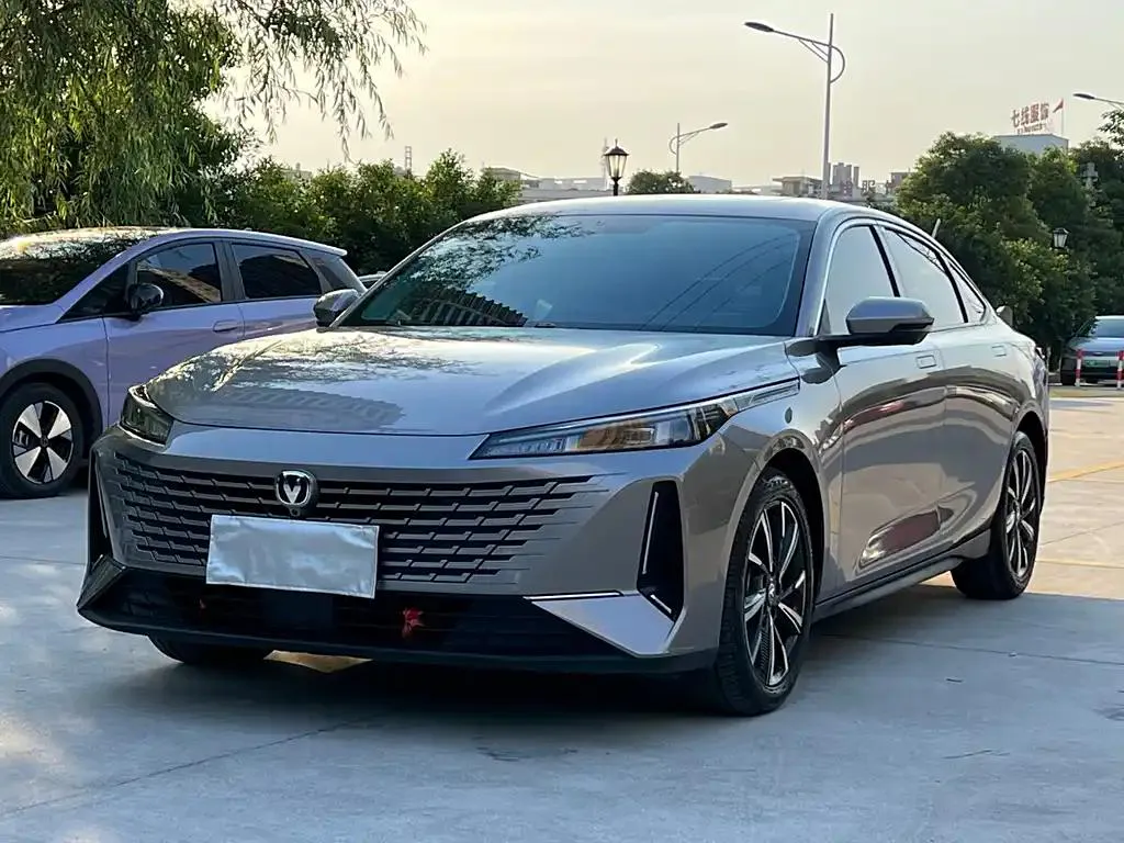 Changan Yida Yida 2023 Blue Whale NE 1.5T GDI DCT Premium Edition — photo 1