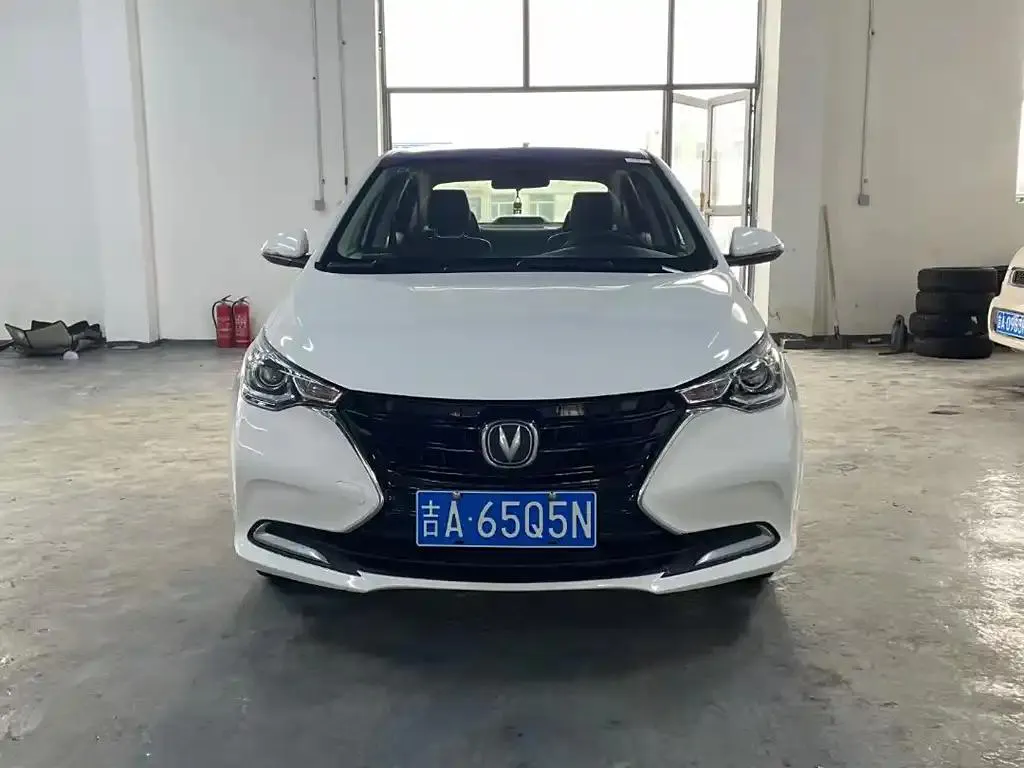 Changan Alsvin Alsvin 2019 1.5L DCT Premium National VI — photo 1