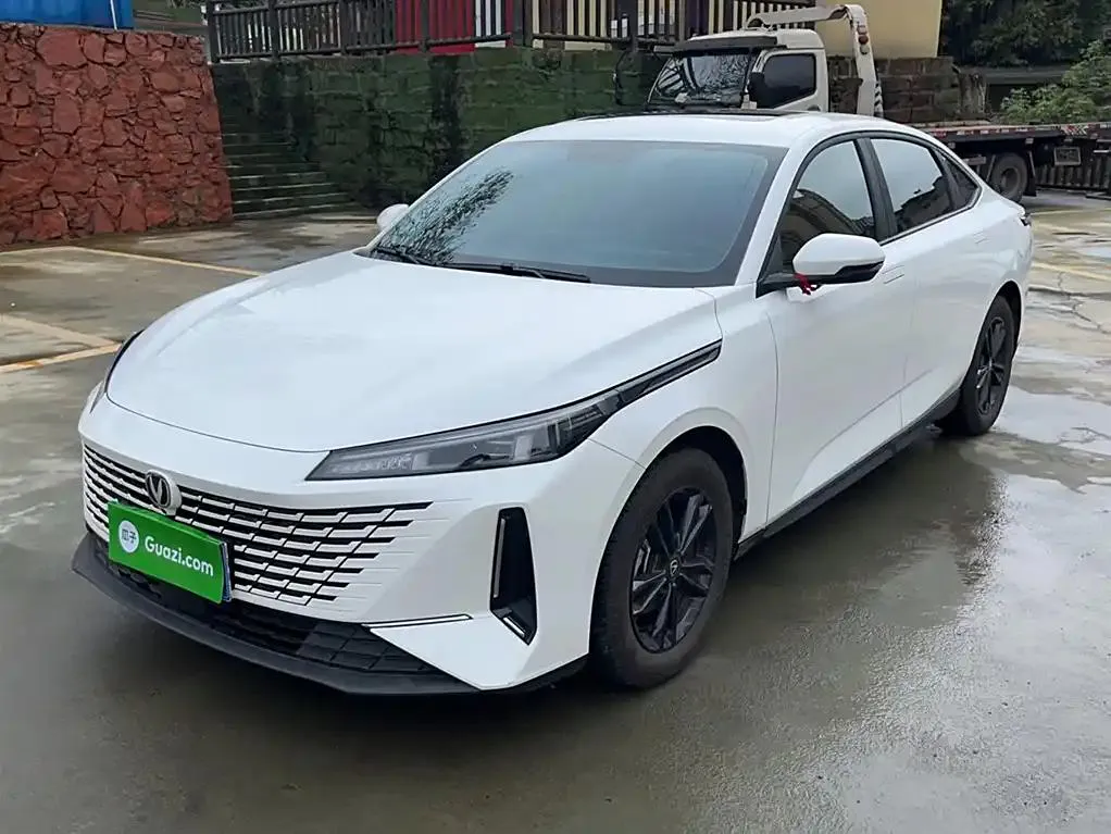 Changan Yida Yida 2023 Blue Whale NE 1.5T GDI DCT Enjoy Edition — photo 1
