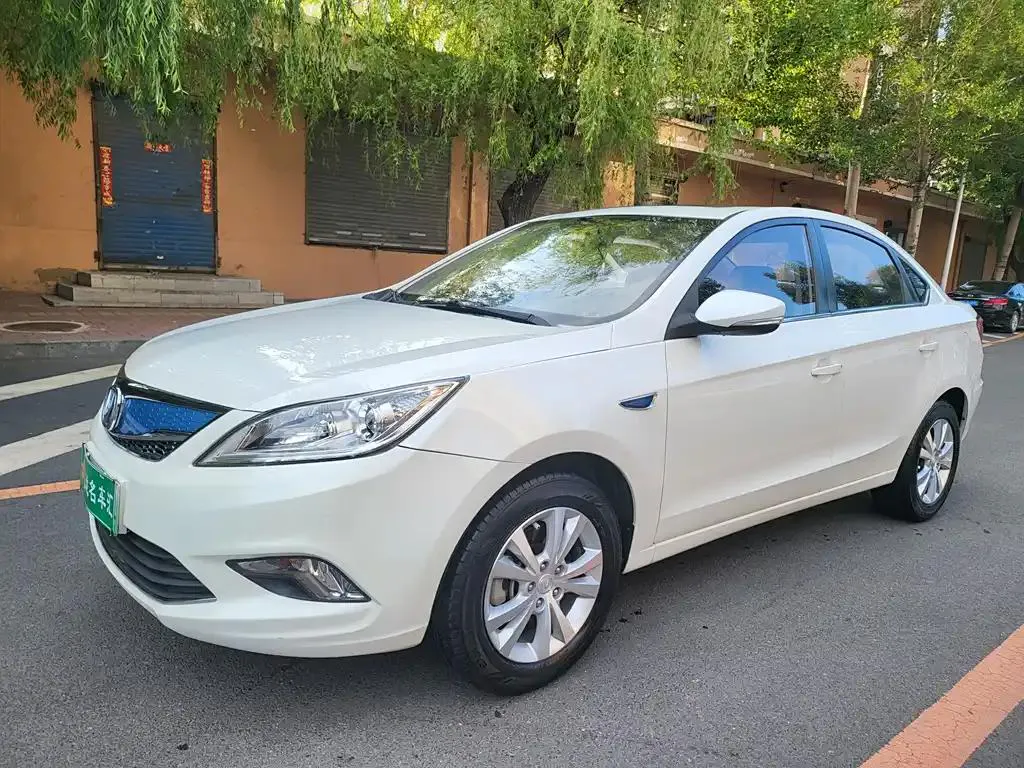 Changan Eado Eado 2015 Pure Electric Premium Edition — photo 1