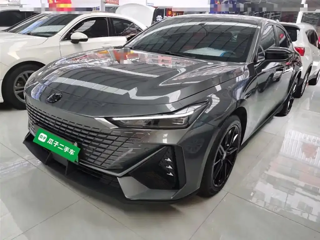 Changan UNI-V iDD UNI-V iDD 2023 1.5T 113km Smart Fun Edition — photo 1
