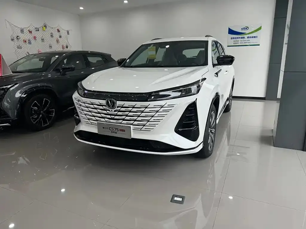 Changan CS75PLUS CS75PLUS 2024 third generation champion version 1.5T smart driving and powerful navigation — photo 1