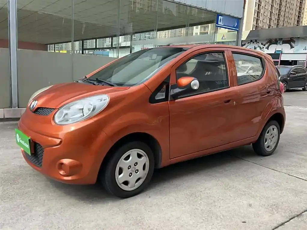 Changan Changan BenBen MINI — أصفر