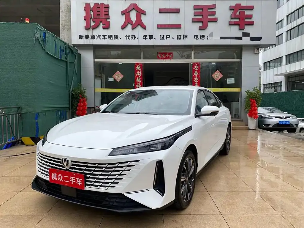 Changan Changan Yida — أبيض