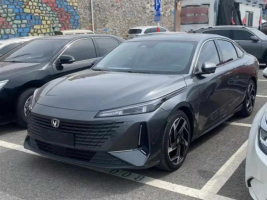 Changan Changan Yida — Prata cinza