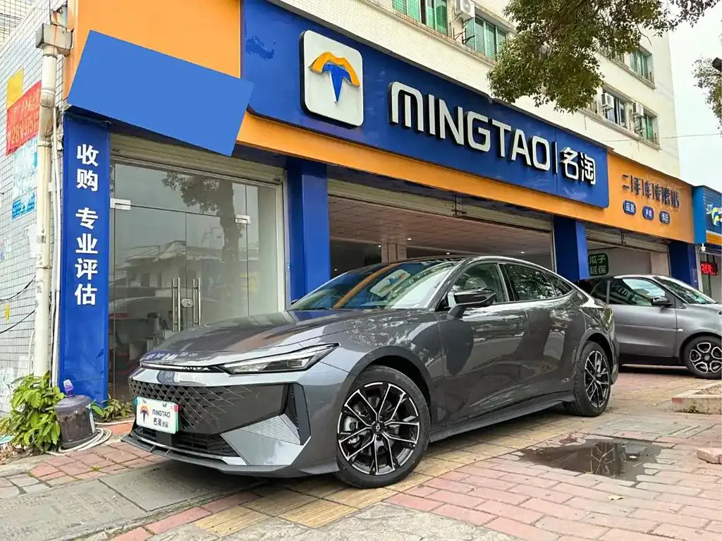 Changan UNI-V iDD UNI-V iDD 2023 1.5T 113km Smart Cool Edition — photo 1